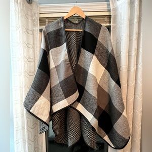 Women’s reversible poncho